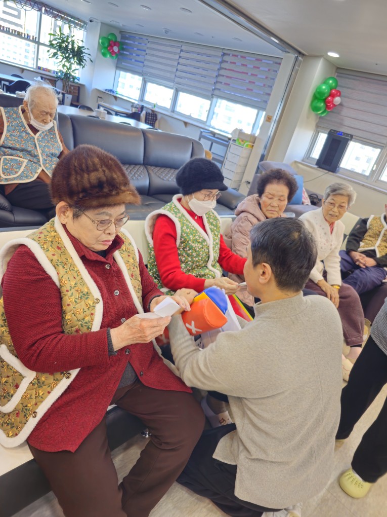 /user/g/gooddaycare/editor/2512/c6220322ed8be71b33332ff48dfb06f4_1766385882_054.jpg 이미지크게보기